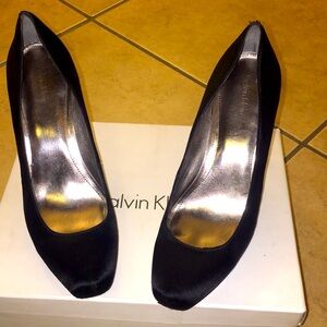 Calvin Klein; Satin. 8.5M